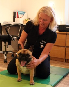 Det var nog ganska trevligt med massage ändå, tycker Lilly. Foto: Ida Lindkvist