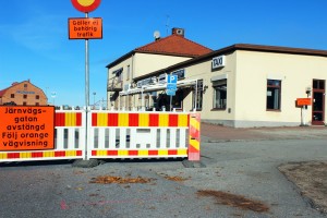 Lätt att bli osäker, men flera skyltar hjälper matgäster att vägledas till Milanos parkering. Foto: Ida Lindkvist