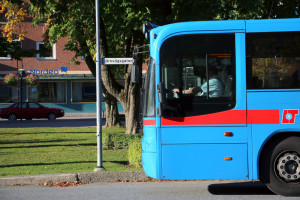 Från och med 15 oktober sker av- och påstigning vid Flugparken istället för busstationen. Foto: Fredrik Norman