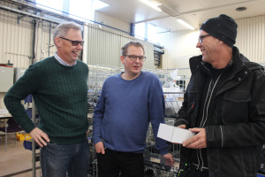 Stefan Olsson i samspråk med Storå Rörs koordinator Björn Andersson och kunden Göran Fredriksson. Foto: Hans Andersson