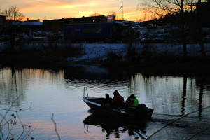 Sökning via båt och likhund sätts in på nytt. Foto: Fredrik Norman