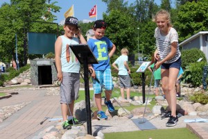 William, Anton och Klara tävlar mot varandra. Foto: Ida Lindkvist