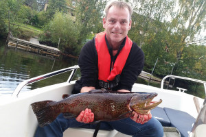 Peter trodde det var en gädda som tagit draget. Ibland är det ädelt att ha fel... Foto: Anders Vandland