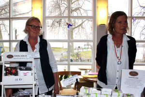 Ywonne Lindberg och Gunilla Borensjö från Bergslagspraliner. Foto: Jennie Larsson